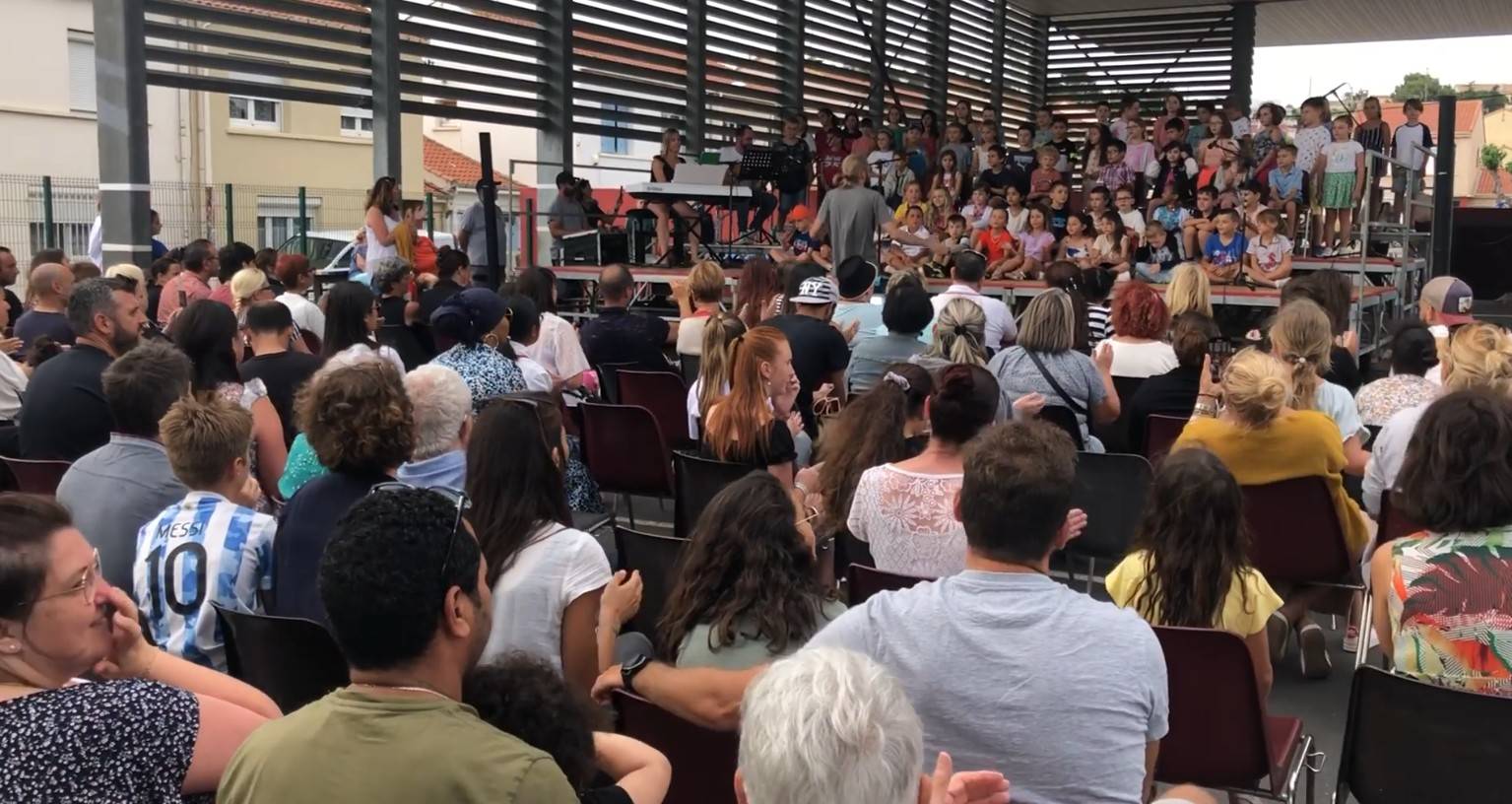 Lire la suite à propos de l’article 𝐒𝐏𝐄𝐂𝐓𝐀𝐂𝐋𝐄 𝐃𝐄𝐒 𝐄𝐂𝐎𝐋𝐄𝐒 I 𝑪𝒍𝒂𝒔𝒔𝒆 𝒅𝒆 𝑪𝑬𝟏 𝒆𝒕 𝑪𝑬𝟐