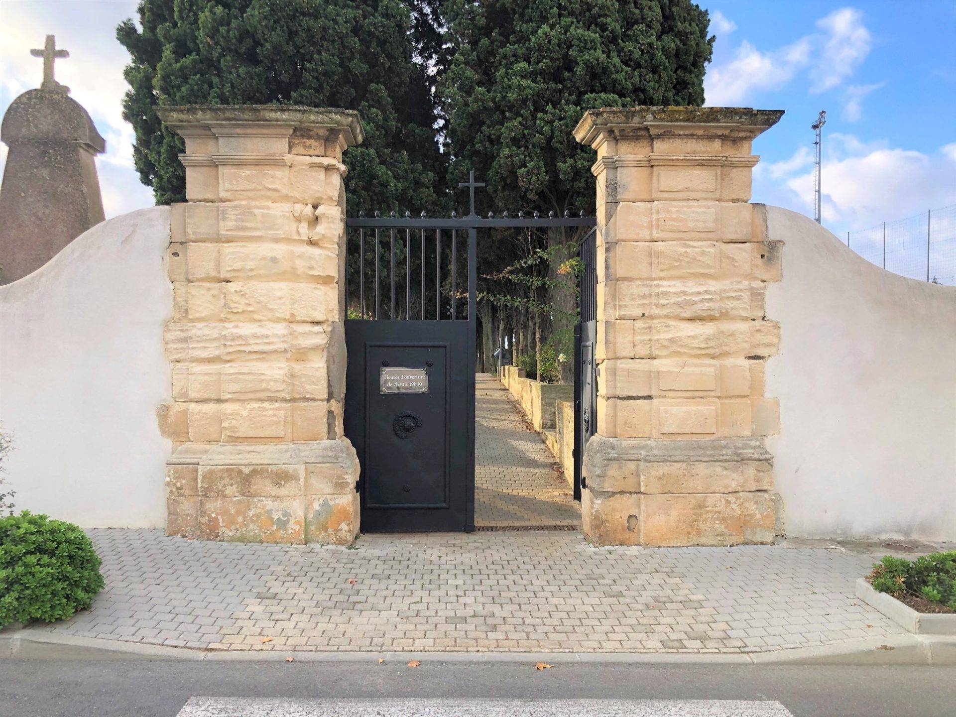 Lire la suite à propos de l’article 𝐈𝐍𝐅𝐎 𝐂𝐈𝐌𝐄𝐓𝐈𝐄𝐑𝐄 I  𝑻𝒓𝒂𝒗𝒂𝒖𝒙 𝒅𝒆 𝒓é𝒇𝒆𝒄𝒕𝒊𝒐𝒏